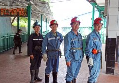 月亮田矿党委组织开展井下现场班前会督导