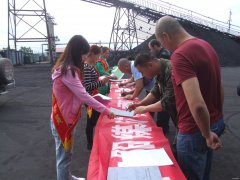 向阳煤矿开展安全生产月主题签名活动