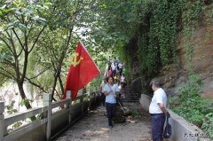 盘江精煤公司月亮田矿三个基层党支部联合开展主题党日活动