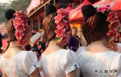 云南西双版纳傣族姑娘的头饰