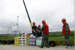 佳木斯供电公司：开展“夏季送清凉”慰问活动