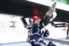 基层的检修工（摄影作品）