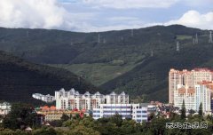 城镇上山（摄影作品）