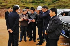 江西石城县委书记：鲍峰庭到中铁二十一局兴泉铁路4标工地调研