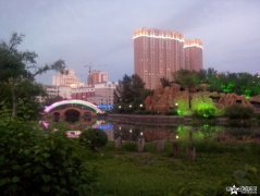 海拉尔成吉思汗广场的夜色（摄影作品）