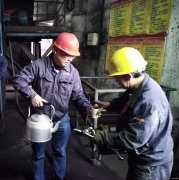 贵州盘江月亮田矿选煤厂党支部开展“送温暖、保安全”活动