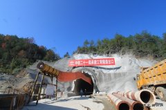 中铁二十一局：兴泉铁路江背隧道施工进展顺利