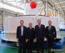 金风科技首台分瓣式转子发电机成功下线