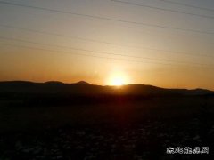 七、八点钟的矿山（摄影作品）