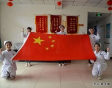 华北医疗邯矿总医院团总支开展“我与国旗合个影”为五四献礼
