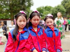 高山煤矿工会:“六一”节走访慰问石人村小学