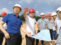 东南沿海铁路福建公司：董事长陈乃武检查兴泉铁路4标工地