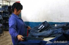 情系矿山：月矿洗衣女工情系矿山洗衣忙