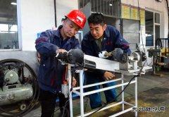 潞安集团李村煤矿：创新设计一种防转载机断双链装置