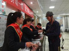 蒲白建庄矿业：家协井口送姜汤，暖身更暖心