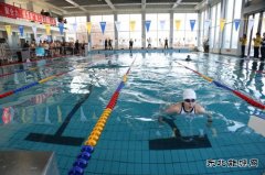 佳木斯供电公司举办职工游泳比赛