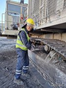 南露天煤矿穿爆部做好钻机维护保养