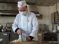 “疫情防控我在前”——谢家祥：为职工提供可口的饭菜是我的责任