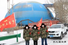 风雪中的坚守（摄影作品）