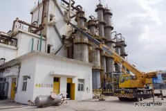 这次吊装“有点难” 起重师傅“一定行”