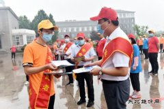 潞安集团李村煤矿举行“安全生产月”宣传咨询日活动