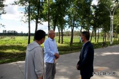 兴凯湖电业公司：党徽闪耀迎七一 关注问慰老党员