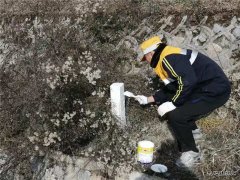 蒲白矿业铁路运输公司：为保安全亲率队  跋山涉水除隐患