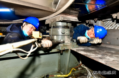 图片新闻：生产运维 保障安全