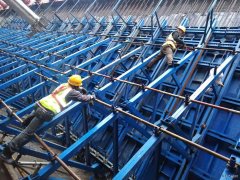 地铁施工“蜘蛛人”