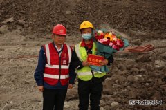 南露天煤矿工会开展劳模慰问活动