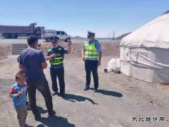 阿勒泰执法支队青河执法大队：清理摆摊设点，保证公路安全畅通