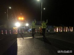 哈巴河执法大队：保驾桥梁拆除施工，护航群众平安出行