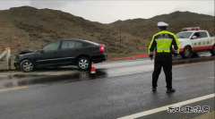 “国庆节”青河执法大队联合交警快速救援事故车辆