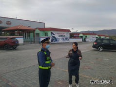 阿勒泰执法支队富蕴执法大队：开展路域环境整治“秋季攻势”