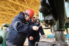 河南完美体育义煤公司千秋煤矿：机修车间拜师学艺