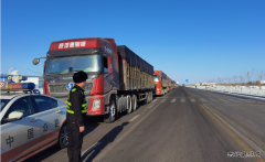 ：Ｖ捶ù蠖：维护公路通行秩序，依法治理超限超载