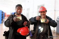 淮北双龙公司开展“甜甜腊八粥&#8226;亲情嘱安全”井口慰问活动