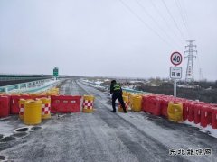 阿勒泰执法支队节日期间加强涉路互通路口的监管保安全