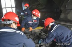 新铁矿：17姐妹矸石堆里年捡煤炭12万吨