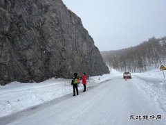 哈巴河执法大队：加强联合巡查确保道路安全稳定