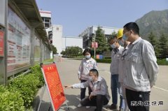 赞！山西运城永济：九旬老人路边跌倒 爱心青年援手相救