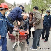 蒲白白水社区：打败“不扶”的正能量