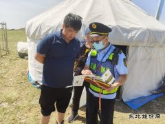 阿勒泰执法支队哈巴河执法大队:及时拆除非法广告牌
