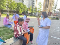 白水马南联合党委：义诊进社区  情暖居民心