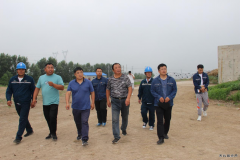 乌兰浩特市供电公司为养殖企业撑起安全用电“保护伞”