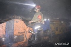 星夜送班餐“打响支护攻坚战”