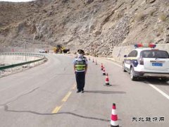 阿勒泰执法支队富蕴执法大队：节日我在岗 排隐患保畅通