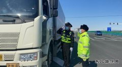 布尔津执法大队路警联动严厉打击“百吨王”专项整治行动