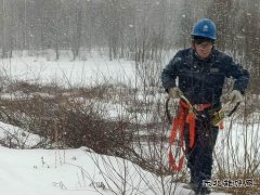 风雪中勇毅前行“保电战”