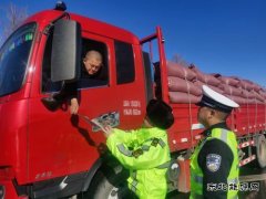 哈巴河执法大队：加大普法宣传力度 提升群众爱路护路意识